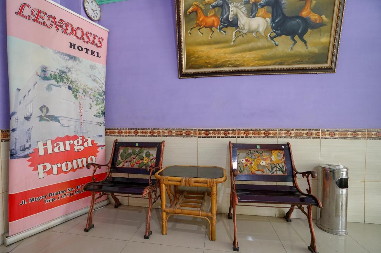 Oyo 1495 Hotel Lendosis Palembang Exterior foto